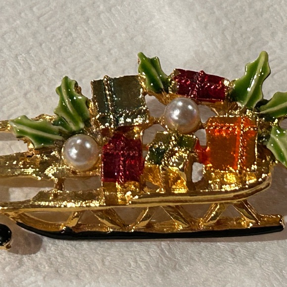 Vintage Christmas Sled Brooch Gold-Tone With Enamel & Faux Pearls - Picture 5 of 5